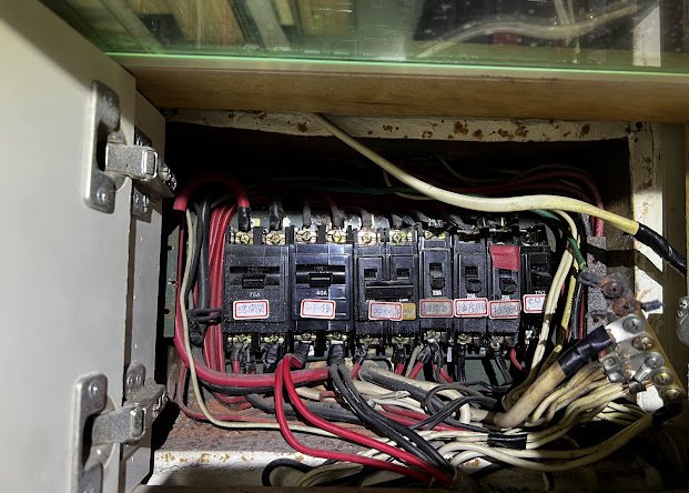 高雄老舊配電箱更換前檢查 京和亞水電