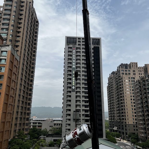 高雄大樓水塔吊掛更換 京和亞水電